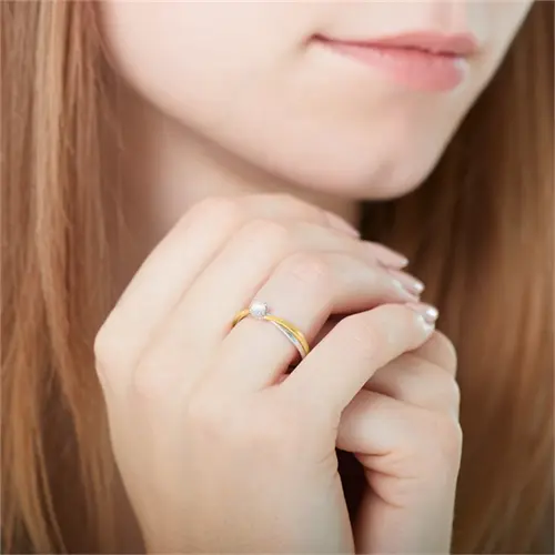 Unique Engagement Ring in 14ct Yellow and White Gold with diamond