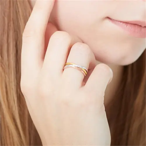 Unique Tricolor 14ct gold ring with diamonds