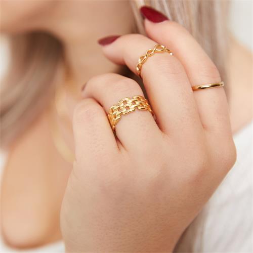 Unique Ladies ring in sterling silver, IP gold