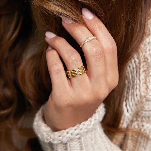 Unique Ladies ring in sterling silver, IP gold
