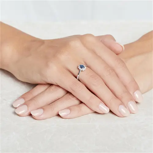 Unique Sapphire Ring in 585 white gold with diamonds